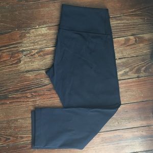 Lululemon Wunder Under crop *luxtreme size 6 Navy